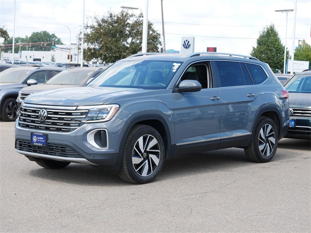 2025 Volkswagen Atlas SEL photo 2
