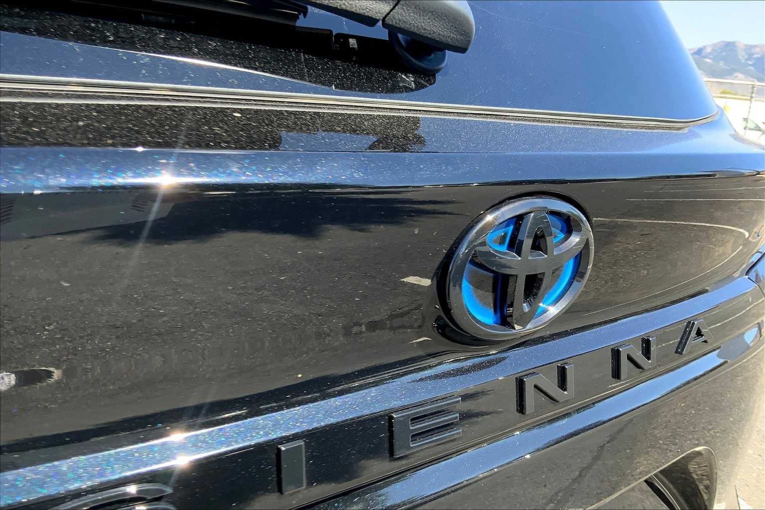 2025 Toyota Sienna Woodland Edition photo 27