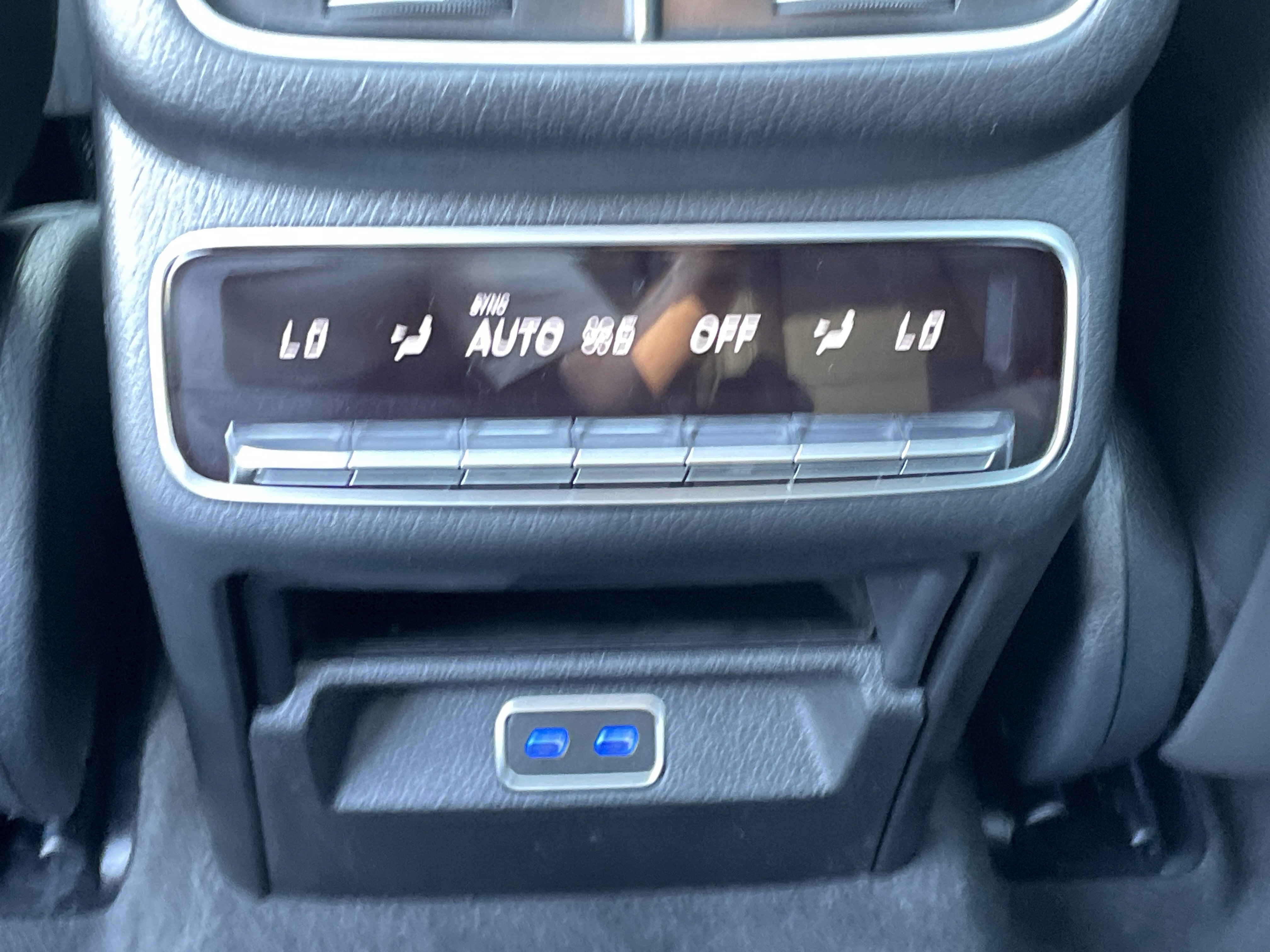 2026 Mercedes Benz GLS 450 4MATIC photo 3