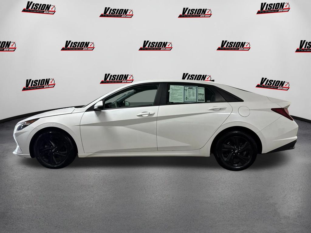 2023 Hyundai Elantra SEL photo 8