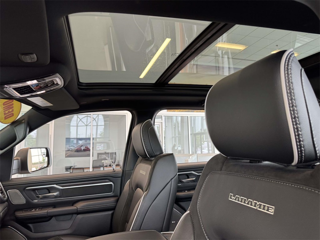 2025 Ram 1500 Laramie photo 4