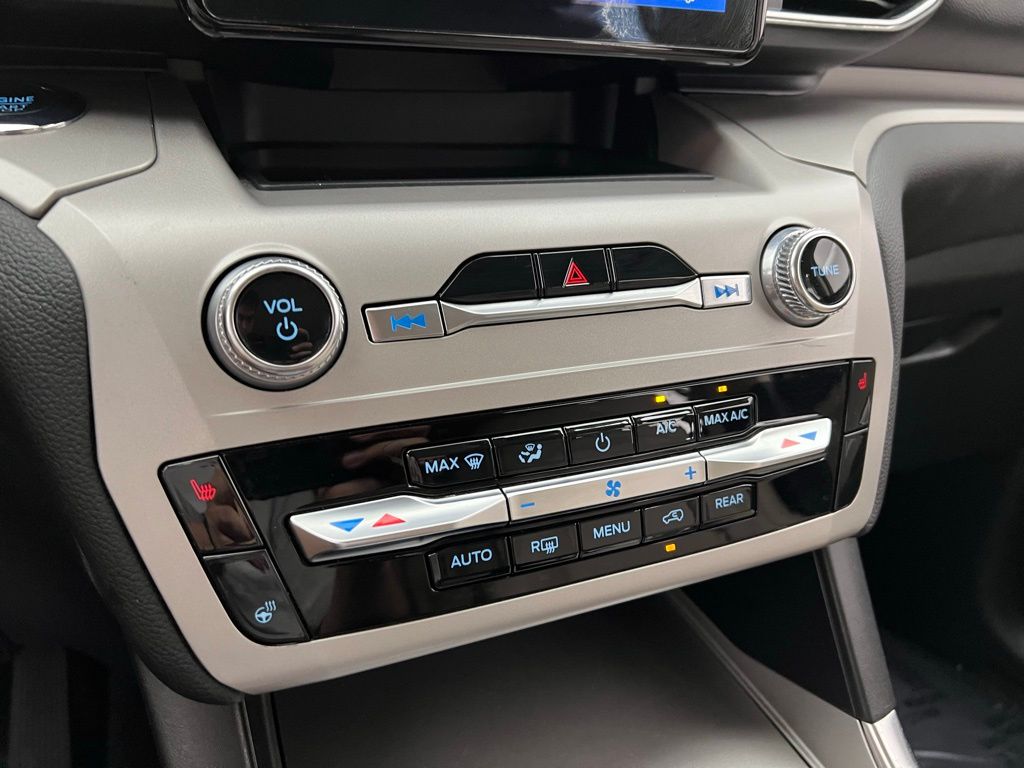 2023 Ford Explorer XLT photo 12