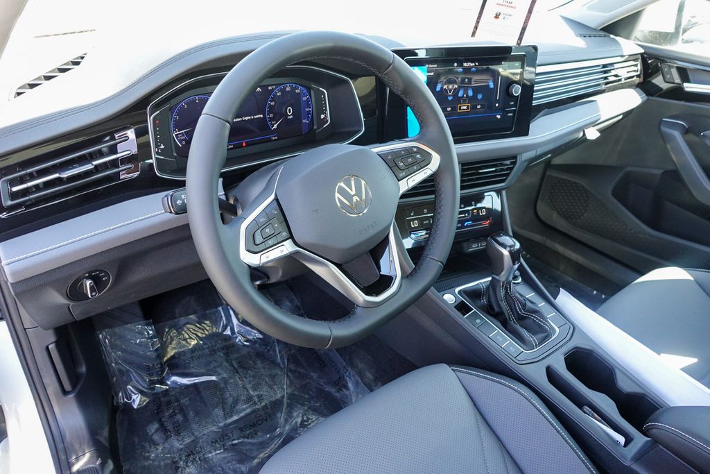 2025 Volkswagen Jetta 1.5T SEL photo 9