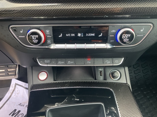 2022 Audi SQ5 Prestige photo 28