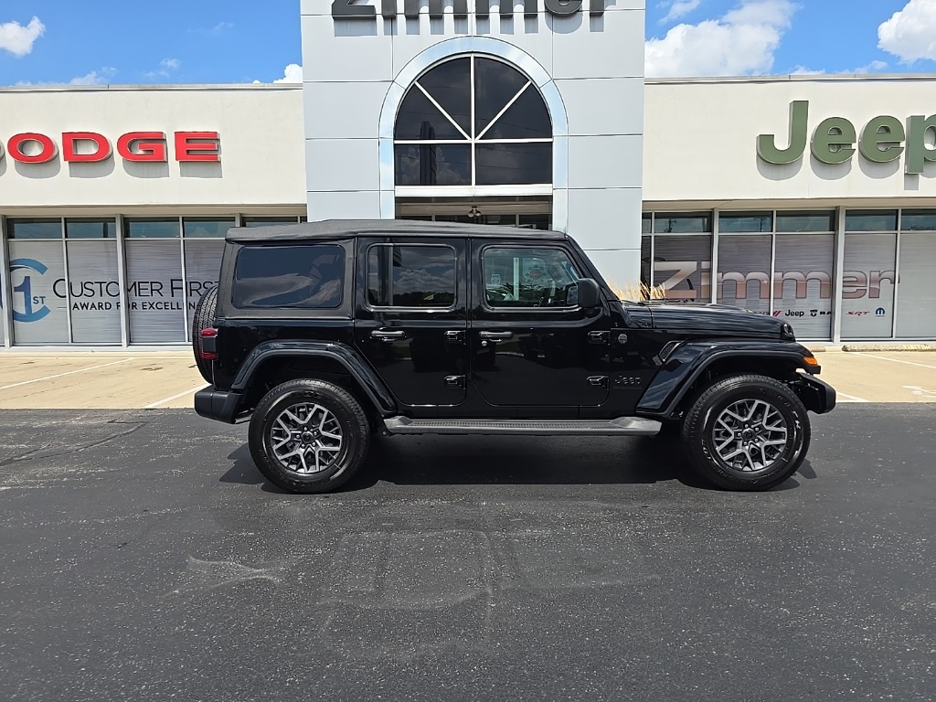 2025 Jeep Wrangler Sahara photo 9