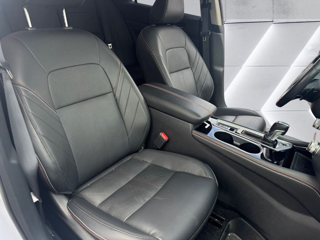 2023 Nissan Altima SR photo 14