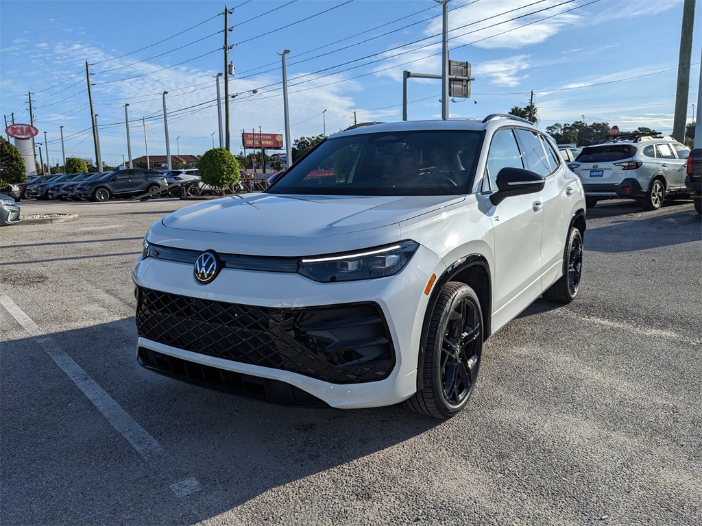 2025 Volkswagen Tiguan SE R-Line Black photo 2