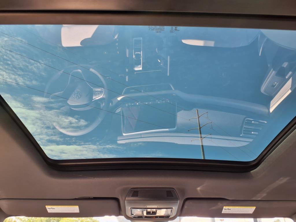 2026 Volkswagen Atlas Cross Sport SEL Premium R-Line photo 4