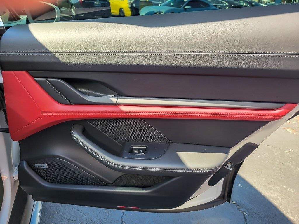 2022 PORSCHE TAYCAN - Image 21