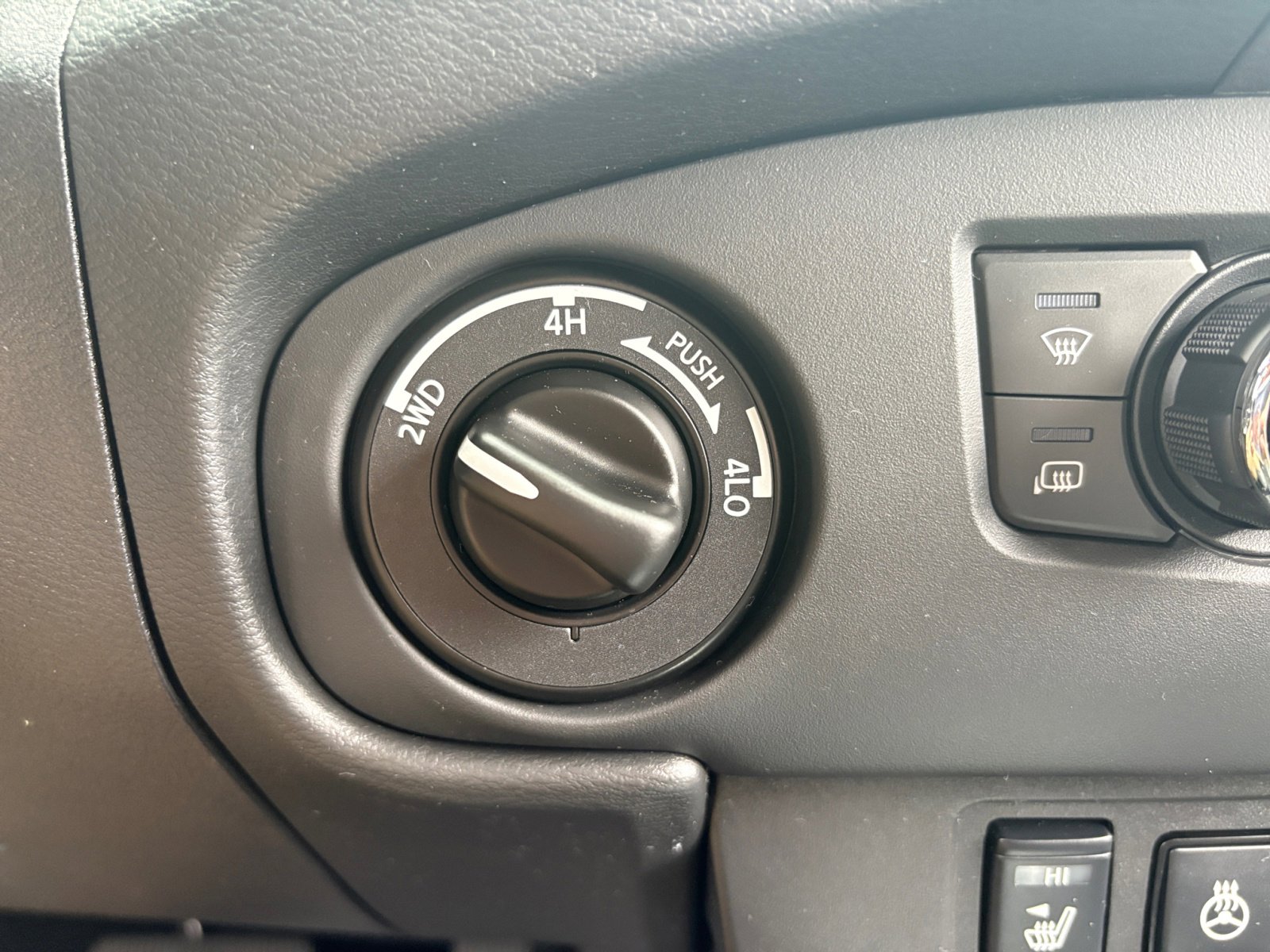2024 Nissan Frontier SV photo 24