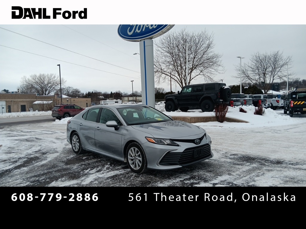 2022 Toyota Camry LE's photo