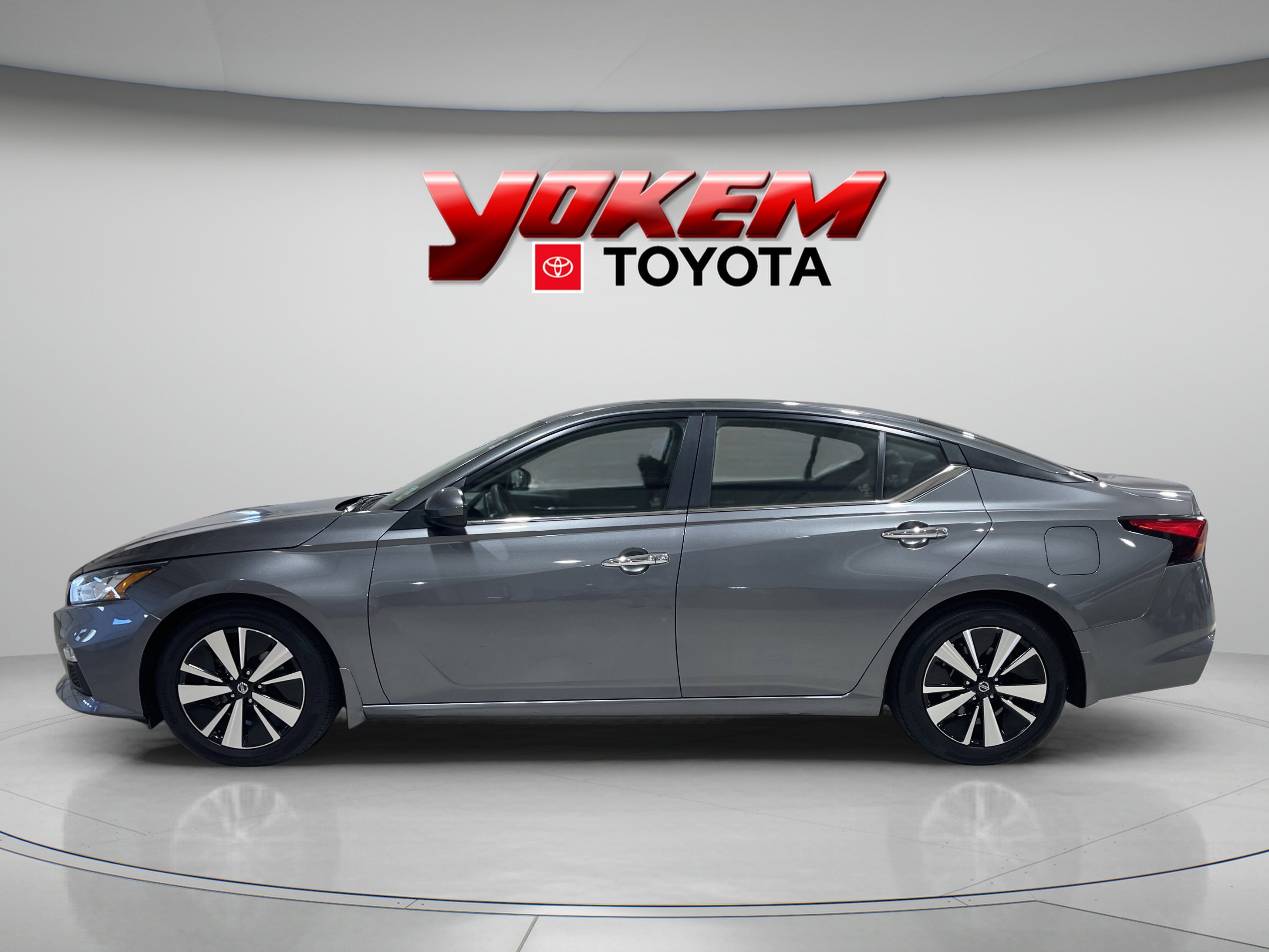 2022 Nissan Altima 2.5 SV photo 2