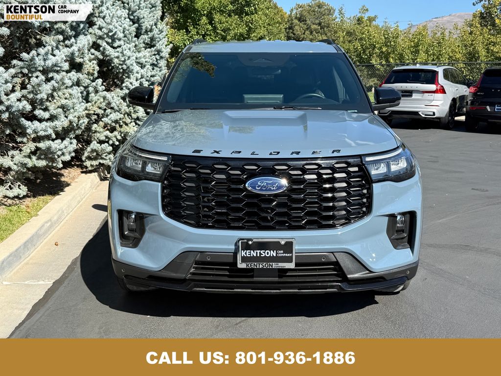 2025 Ford Explorer ST-Line photo 2