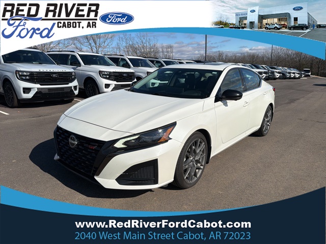 2023 Nissan Altima SR's photo