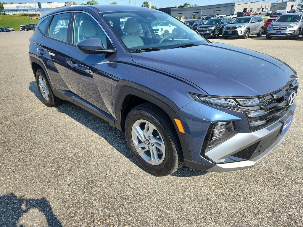 2025 Hyundai Tucson SE's photo