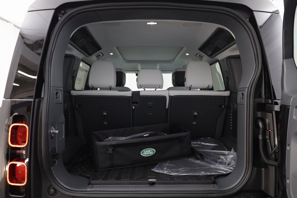 2025 Land Rover Defender 110 X-Dynamic SE photo 17