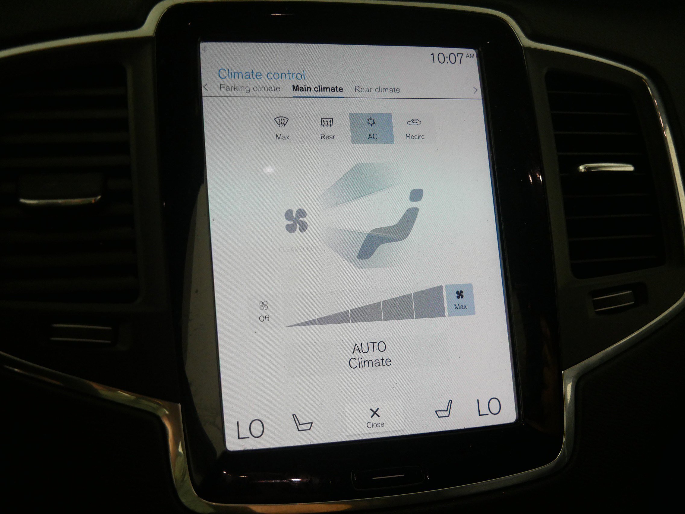 2020 Volvo XC90 Momentum AWD photo 23
