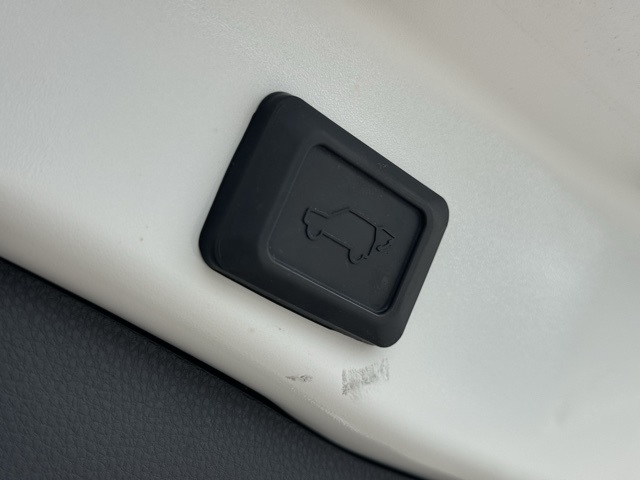 2022 Toyota RAV4 XLE photo 7