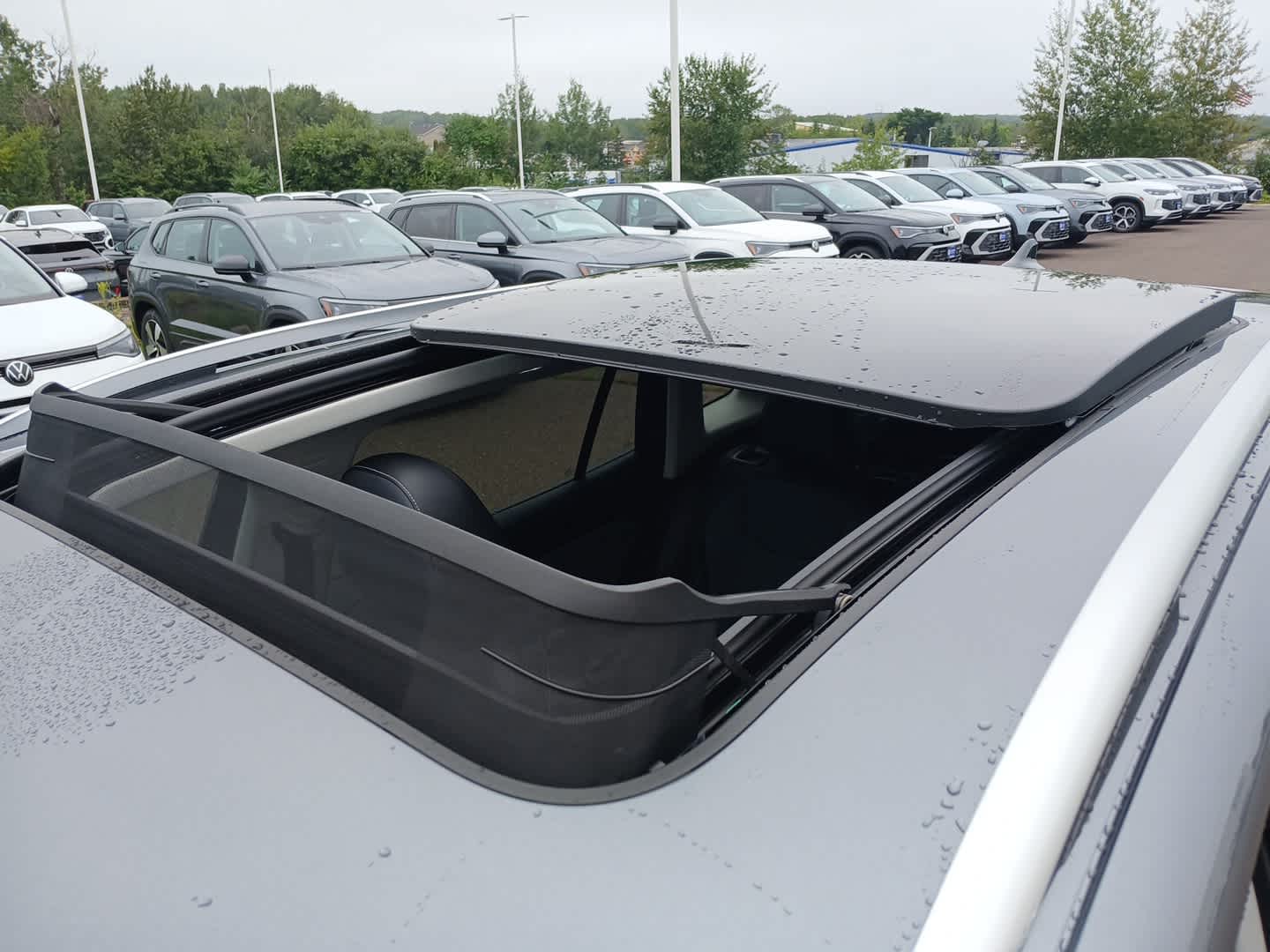 2025 Volkswagen Tiguan SE photo 19