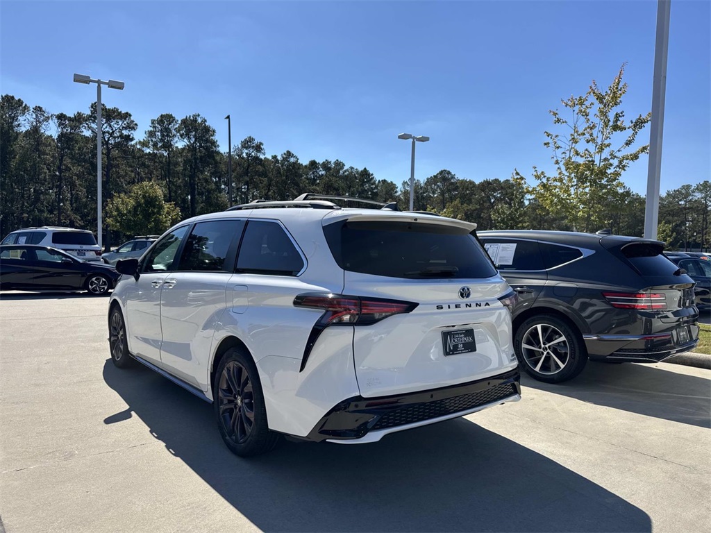 2022 Toyota Sienna XSE photo 4