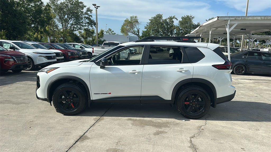 2025 Nissan Rogue SV photo 4