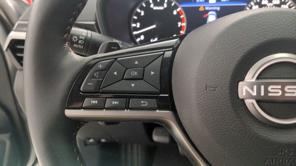 2024 Nissan Altima SR photo 17