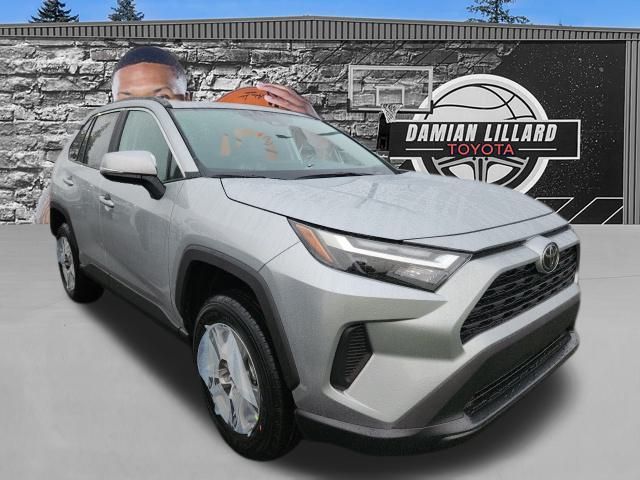 2025 Toyota RAV4 XLE's photo