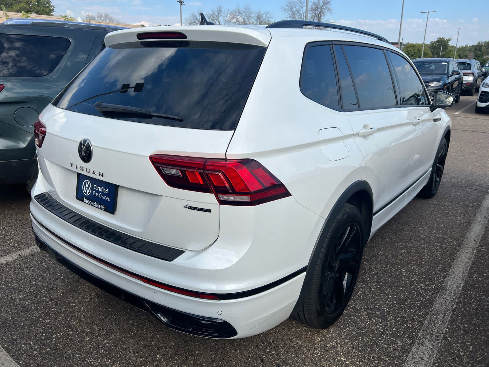 2023 Volkswagen Tiguan SE R-Line Black photo 3