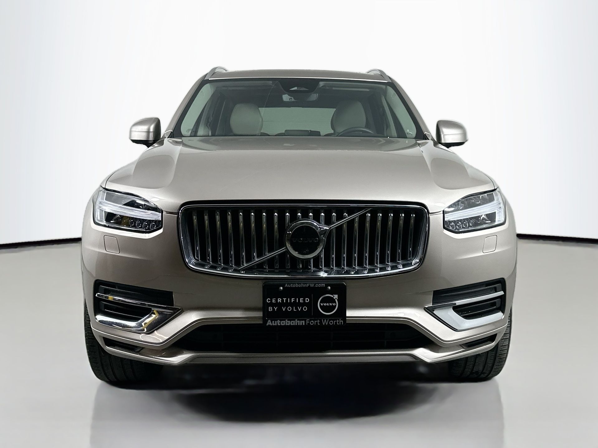 2024 Volvo XC90 Recharge T8 AWD Plus photo 2