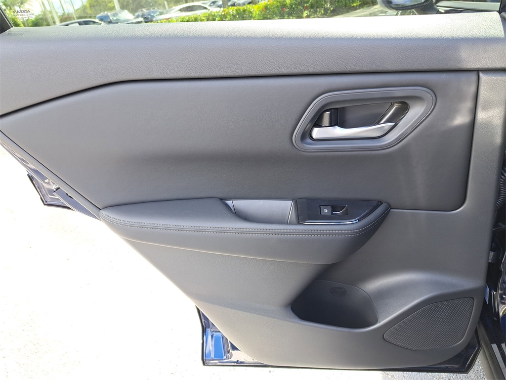 2026 Nissan Rogue SV photo 14