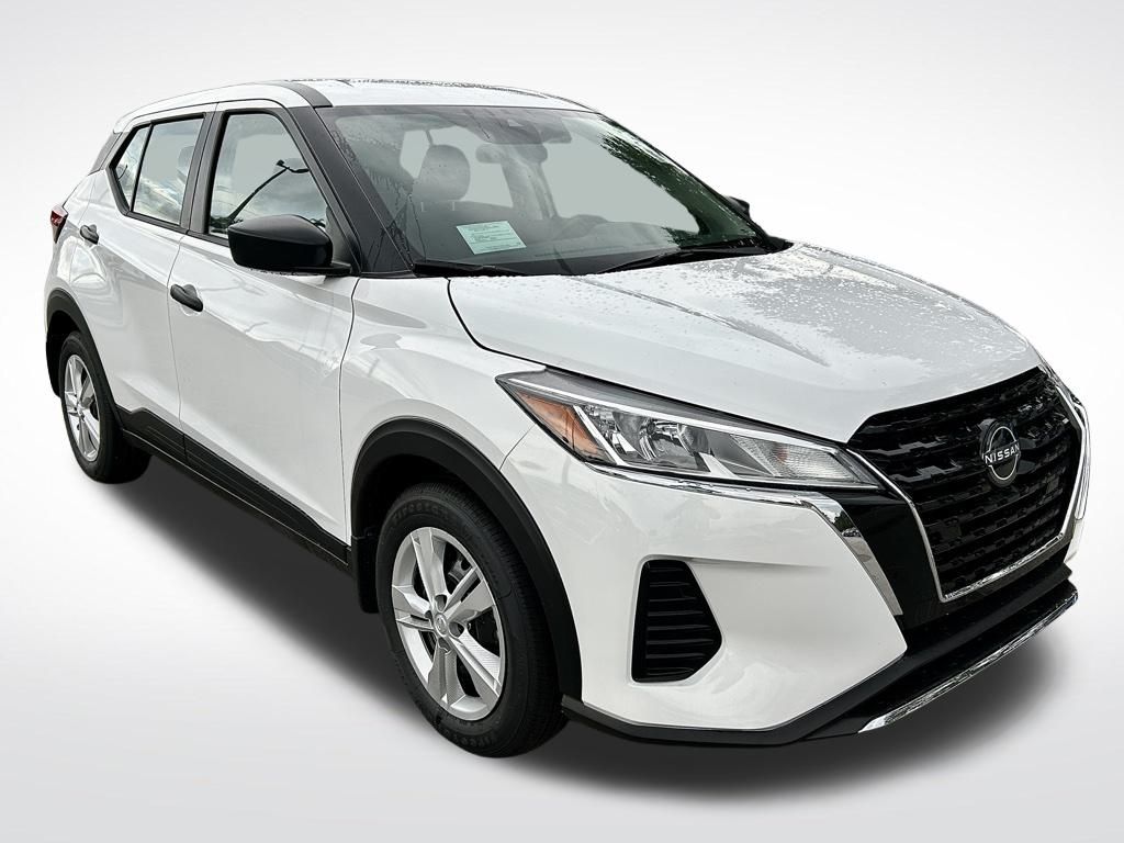 2024 Nissan Kicks S photo 3