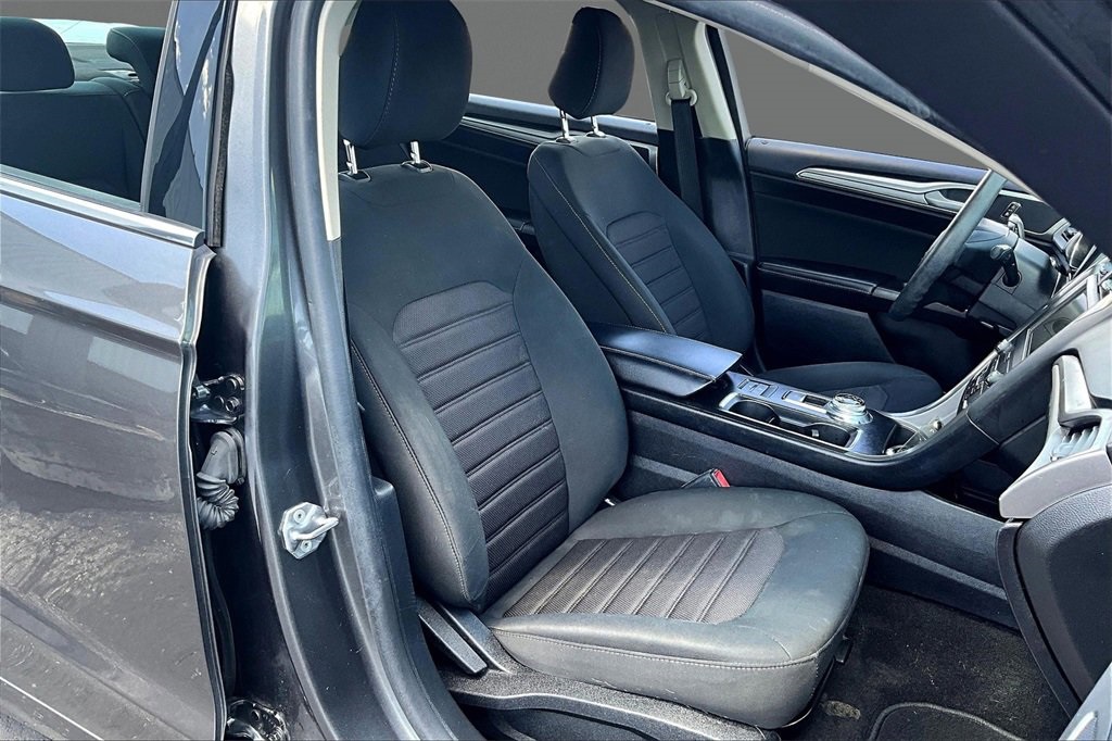 2020 Ford Fusion Hybrid SE photo 7