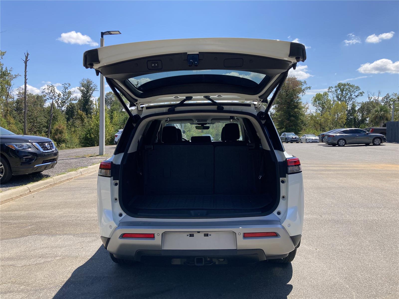 2023 Nissan Pathfinder SL photo 10