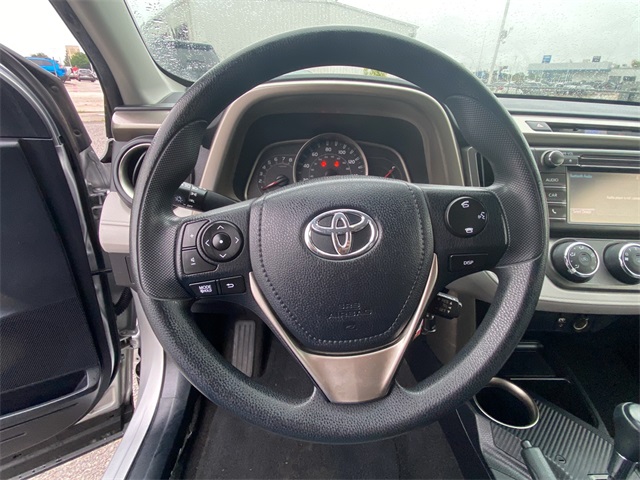 2014 Toyota RAV4 LE photo 22