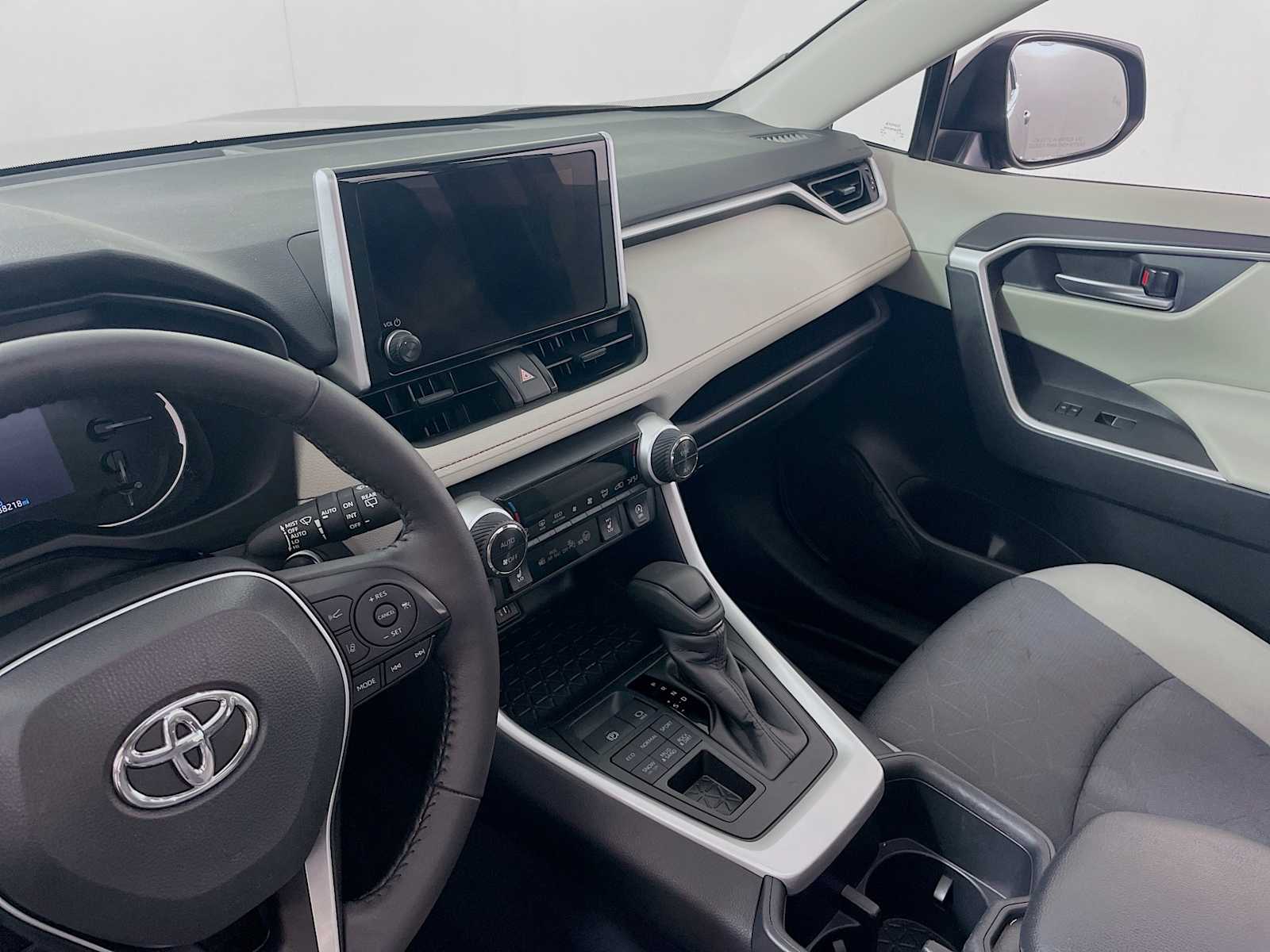 2024 Toyota RAV4 XLE photo 22