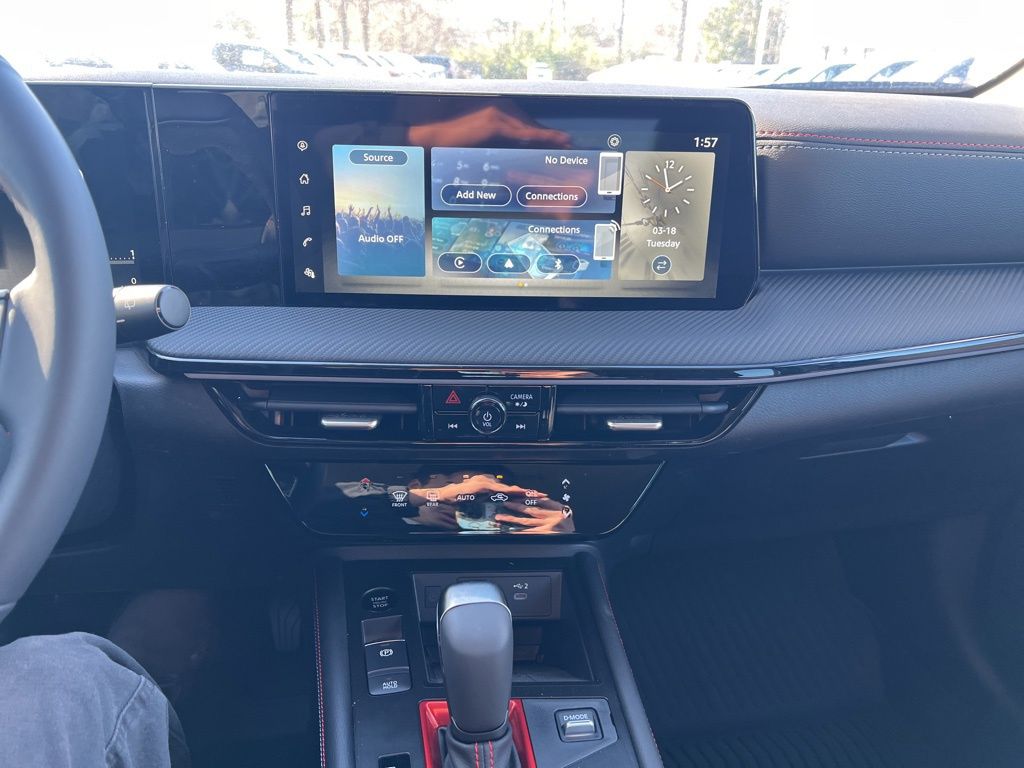 2025 Nissan Kicks SR photo 9