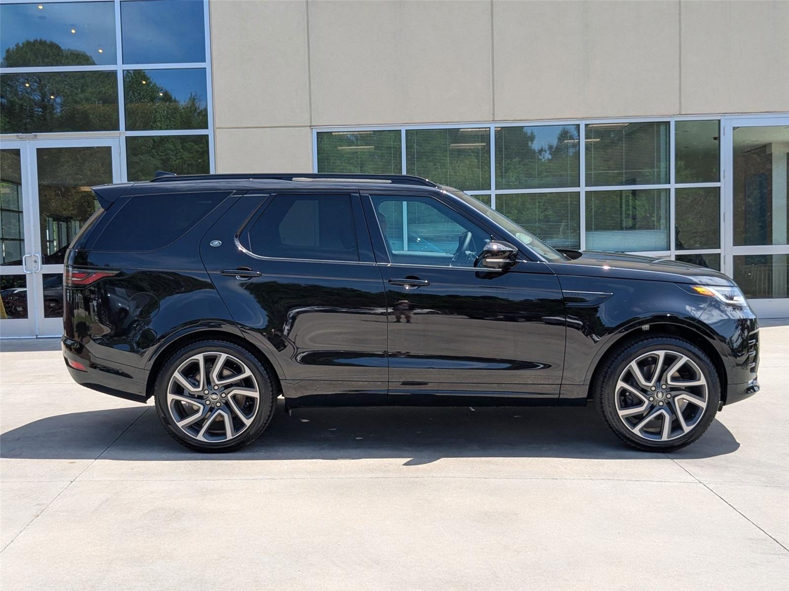 2025 Land Rover Discovery SE photo 3