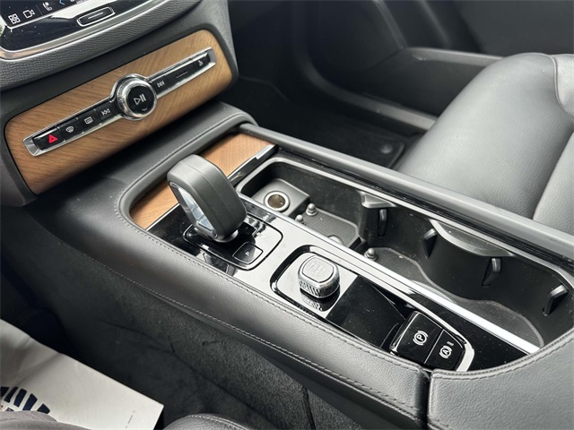 2023 Volvo XC90 B5 Plus photo 24