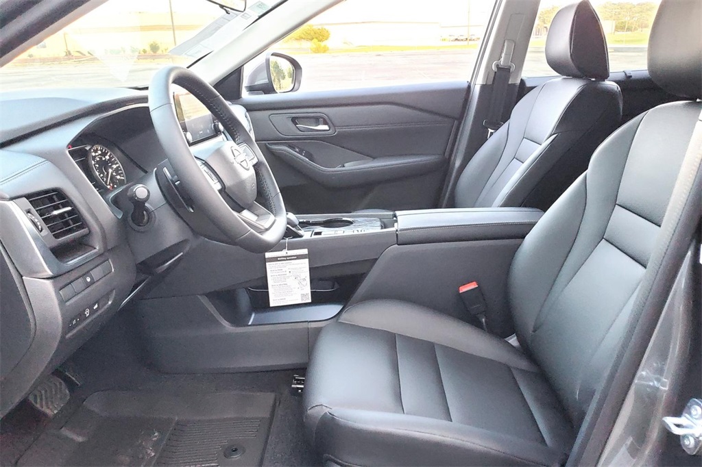 2025 Nissan Rogue SV photo 7