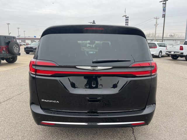 2026 Chrysler Pacifica photo 3