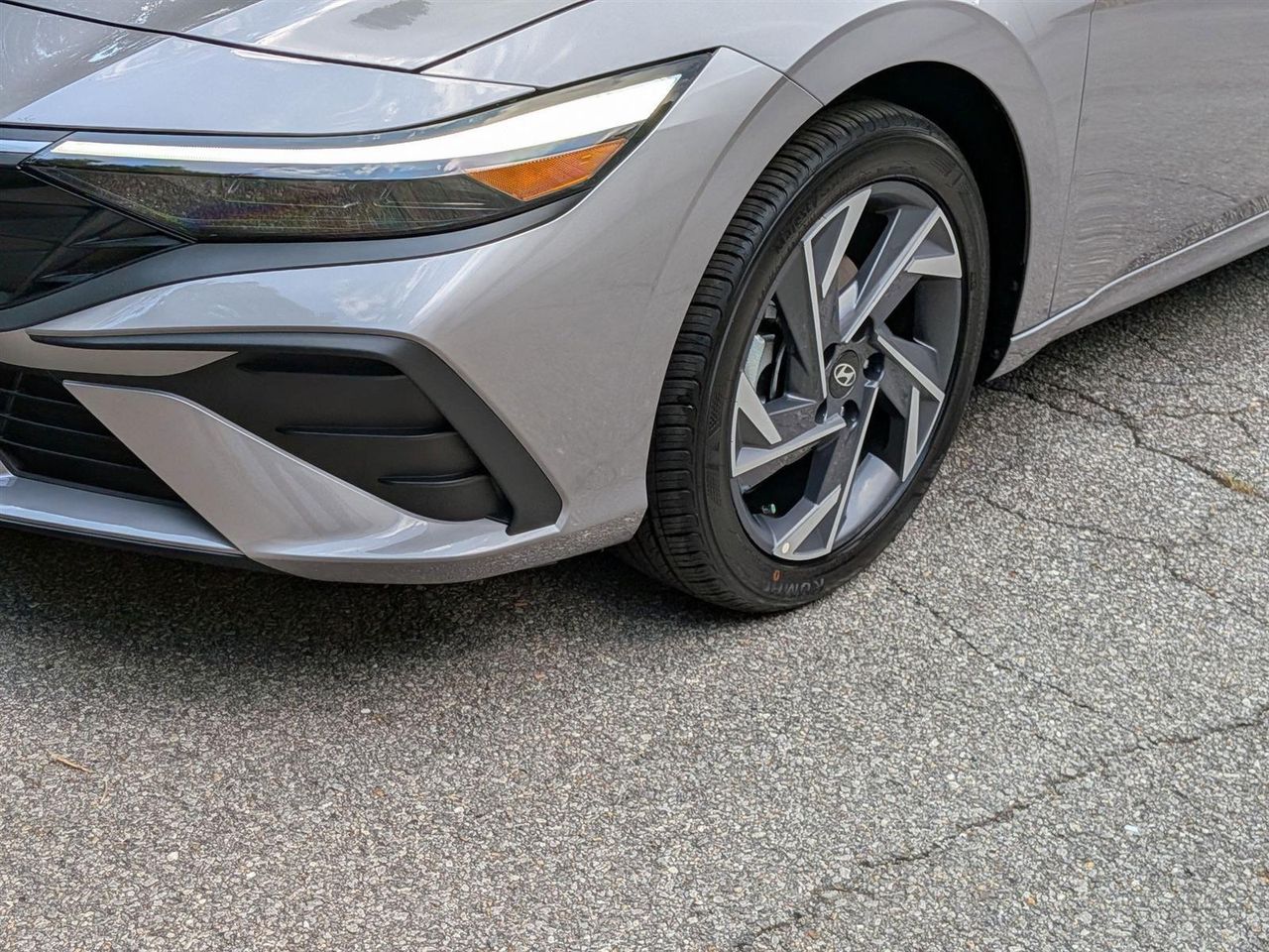 2025 Hyundai Elantra SEL Sport photo 9