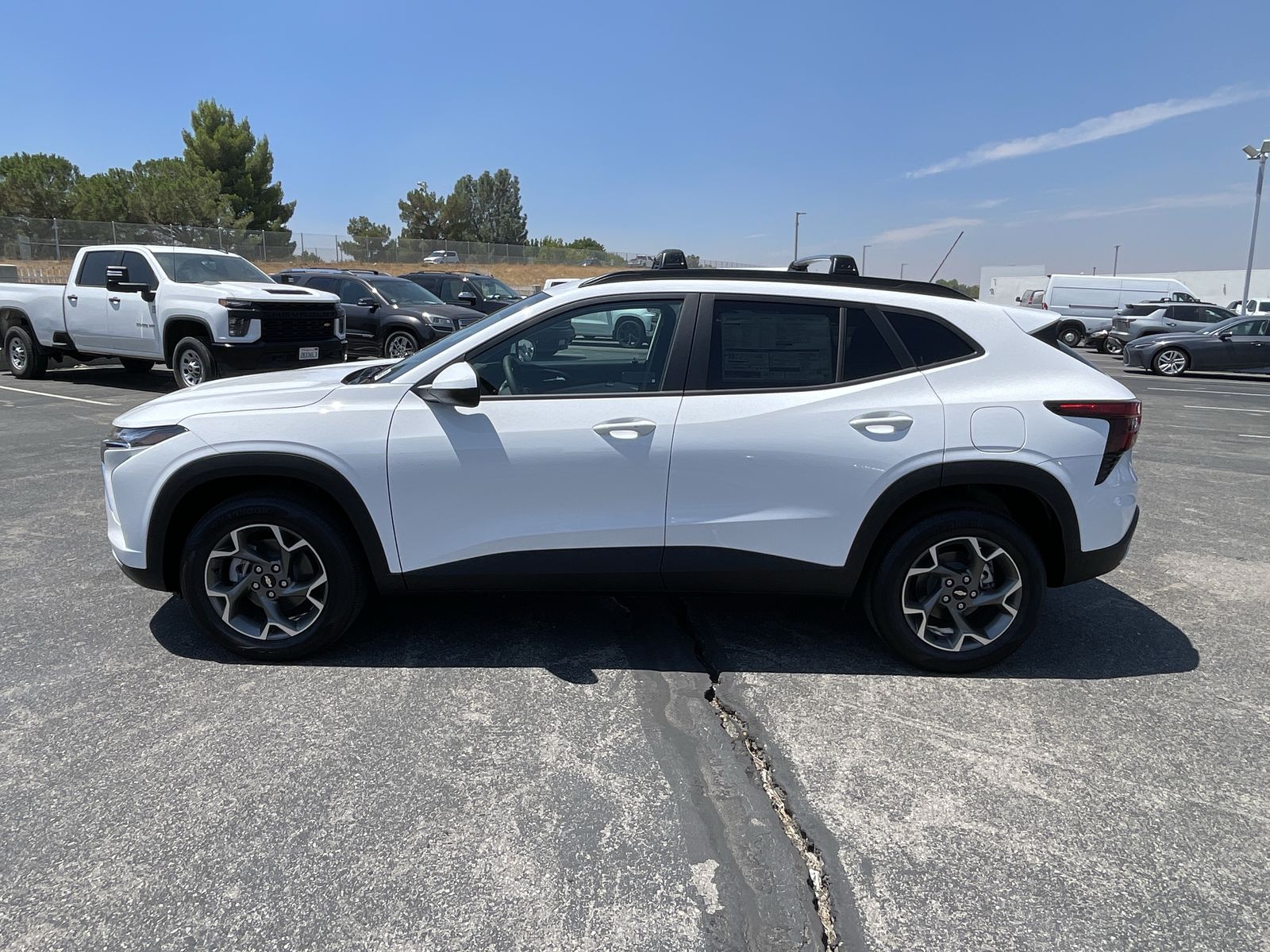 2025 Chevrolet Trax LT photo 2
