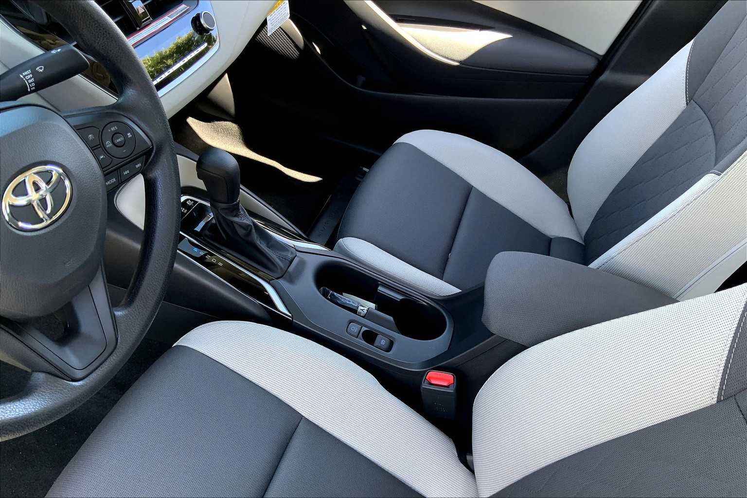 2025 Toyota Corolla Hybrid LE photo 13