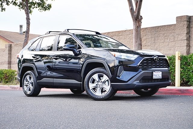 Used 2024  Toyota XLE image 1