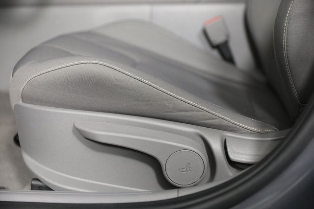 2024 Hyundai Elantra SEL Convenience photo 3