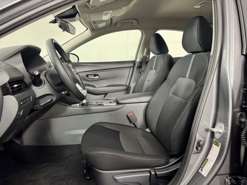 2025 Nissan Sentra SV photo 13