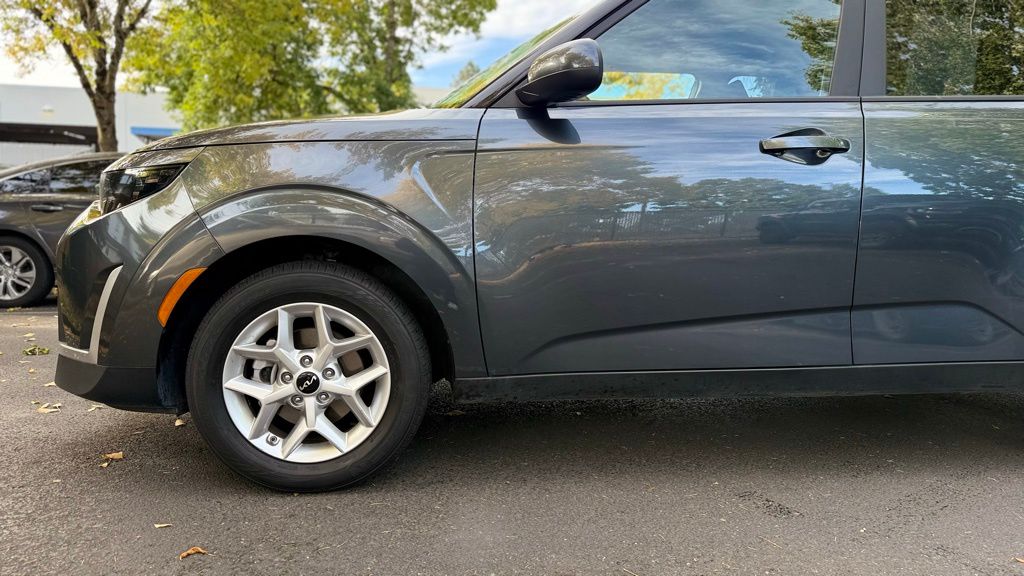 2024 Kia Soul LX photo 3