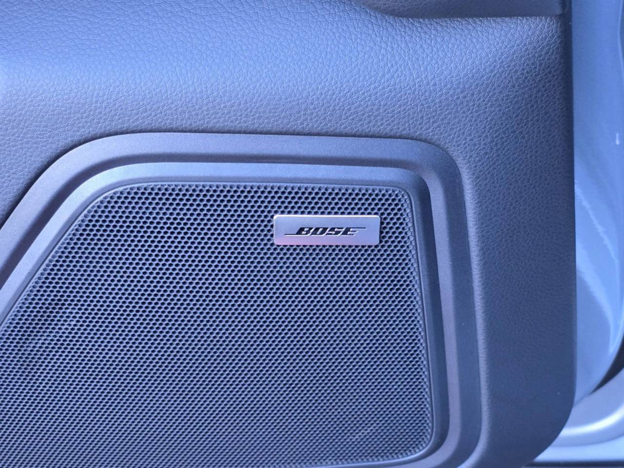 2025 Porsche Macan T photo 15