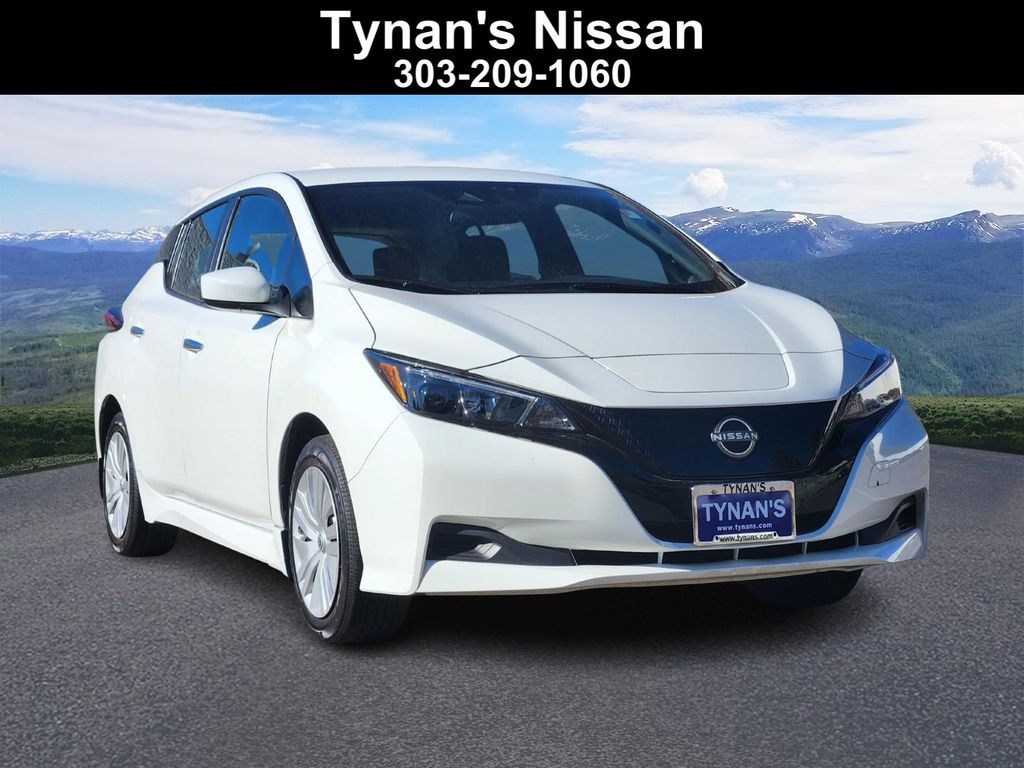 2025 Nissan Leaf S's photo
