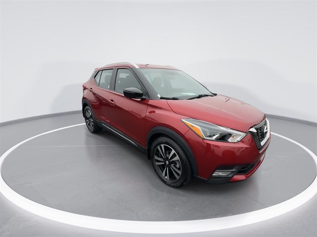 2020 Nissan Kicks SR photo 2